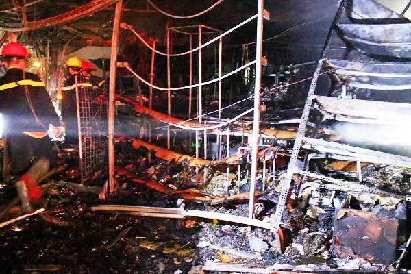 Cháy tiệm tạp hóa trong đêm, cả gia đình 4 người thoát chết ảnh 4