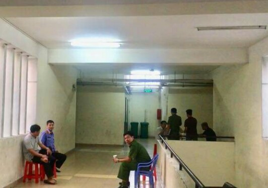 Kinh hãi phát hiện người đàn ông tử vong trong phòng vệ sinh ảnh 1