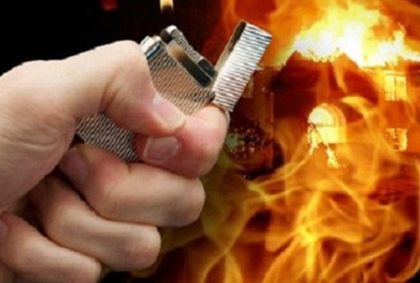 Nghịch tử tưới xăng dọa thiêu sống mẹ ruột vì xin tiền không cho ảnh 1