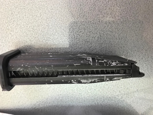 Côn đồ dùng súng đột nhập nhà dân, đánh người nhập viện ảnh 1