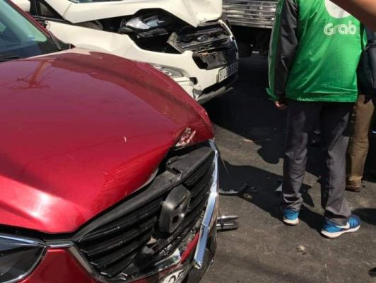 Ô tô 'điên' gây tai nạn liên hoàn, đường ùn tắc kéo dài ảnh 2