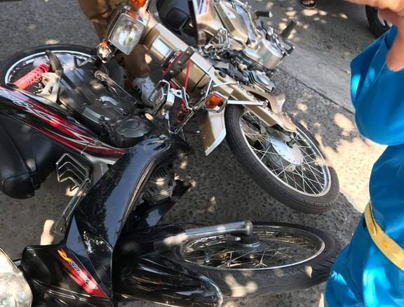 Ô tô 'điên' gây tai nạn liên hoàn, đường ùn tắc kéo dài ảnh 3