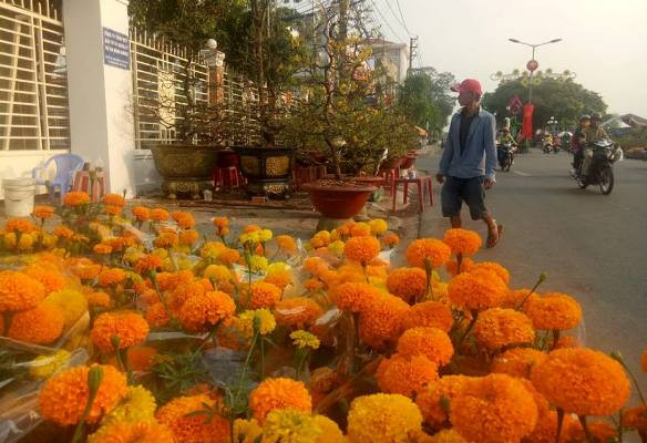 Tiểu thương bán hoa ngày 29 tết: 'Buồn… nẫu ruột' ảnh 8