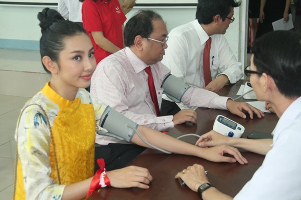 Những hình ảnh nổi bật trong ngày Chủ nhật Đỏ tại TP.HCM ảnh 8