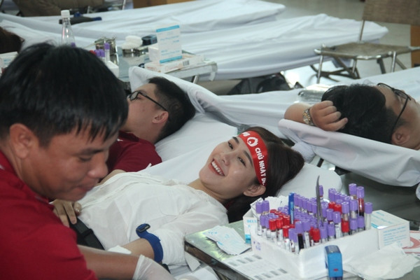 Những hình ảnh nổi bật trong ngày Chủ nhật Đỏ tại TP.HCM ảnh 10