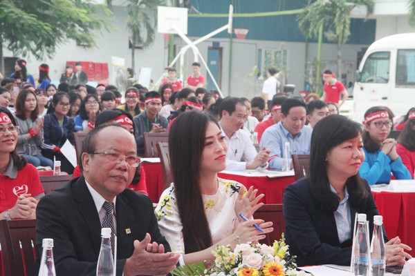 Những hình ảnh nổi bật trong ngày Chủ nhật Đỏ tại TP.HCM ảnh 3