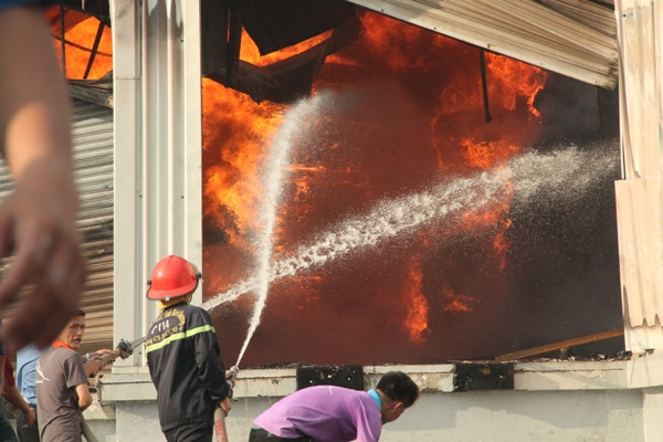 Cháy dữ dội tại công ty nước ngoài ở Bình Dương ảnh 5