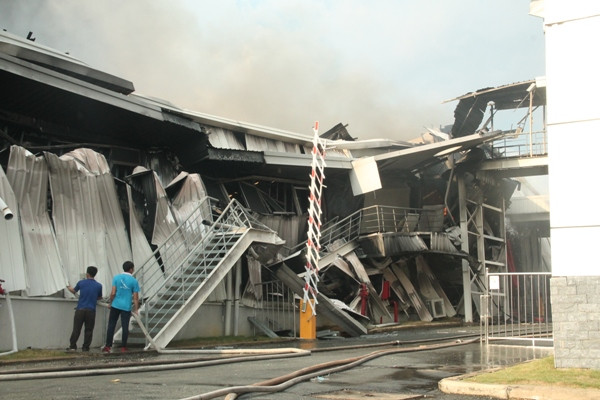 Cháy dữ dội tại công ty nước ngoài ở Bình Dương ảnh 2