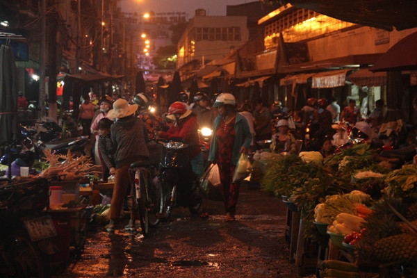 Về Bình Dương đi chợ phiên đặc biệt rạng sáng mùng 3 Tết ảnh 1