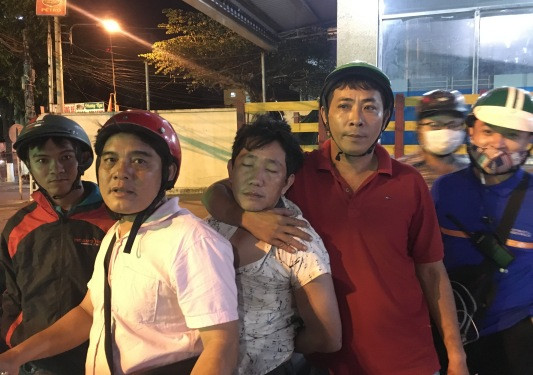 Đưa xe qua biên giới tiêu thụ, kẻ trộm bị 'hiệp sĩ' bắt giữ ảnh 1