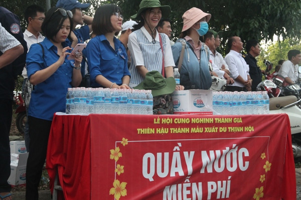 Hình ảnh ấn tượng tại Lễ hội cung nghinh Thánh giá Thiên Hậu Thánh Mẫu ảnh 12