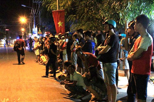 Ba ki ốt phát cháy trong đêm, cả khu phố náo loạn ảnh 6