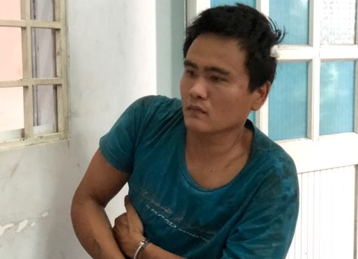 Truy đuổi kẻ trộm gương ô tô, hai người dân bị đâm gục giữa đường ảnh 1