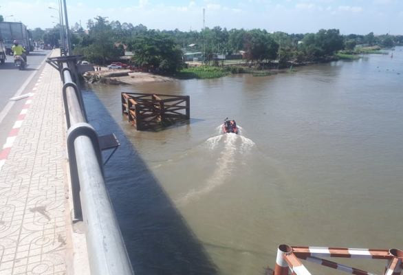 Nỗ lực tìm kiếm nam thanh niên nhảy cầu mất tích ảnh 1