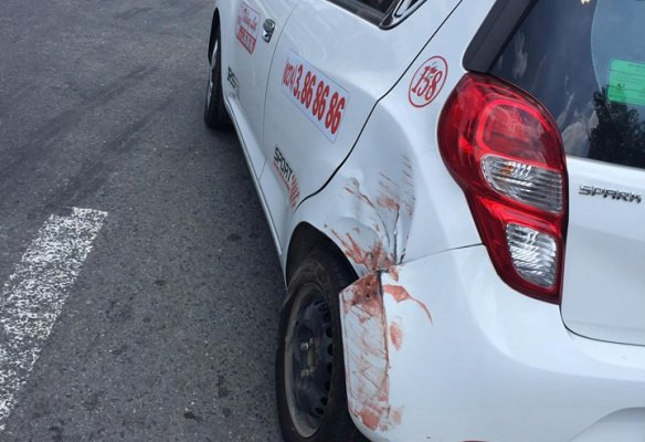 Xe container bất ngờ lật ngửa, nhiều người thoát chết ảnh 3