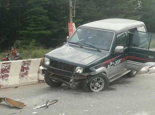 Suýt mất mạng vì đi chơi Tết bằng xe ô tô 'hết đát' ảnh 1