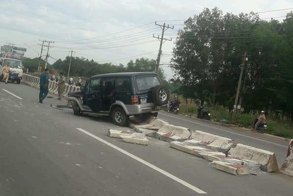Suýt mất mạng vì đi chơi Tết bằng xe ô tô 'hết đát' ảnh 2