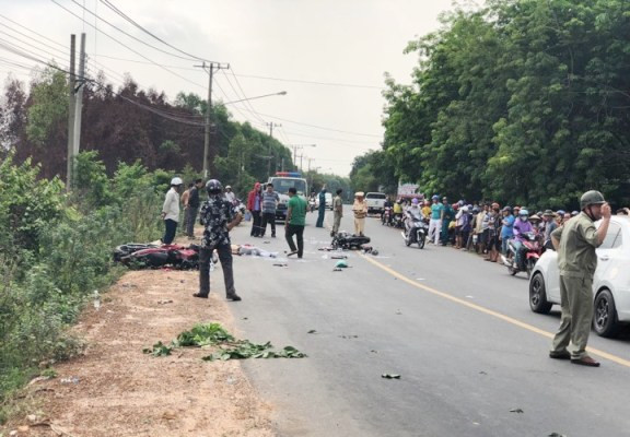 Hai mô tô phân khối lớn đấu đầu, 3 người thương vong ảnh 1