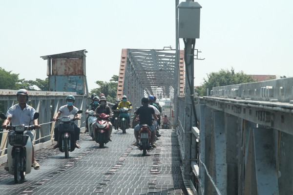 Cầu sắt lịch sử 106 năm chính thức ngưng hoạt động ảnh 7