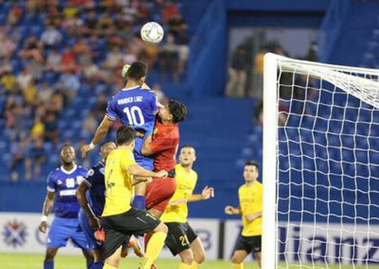 Thủ môn Tấn Trường mắc sai lầm, B. Bình Dương thua đậm đại diện Philippines ảnh 1