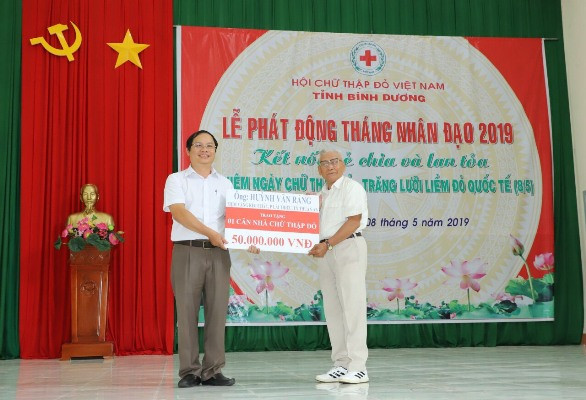 Người nghèo vùng biên giới được khám chữa bệnh miễn phí trong tháng nhân đạo ảnh 2