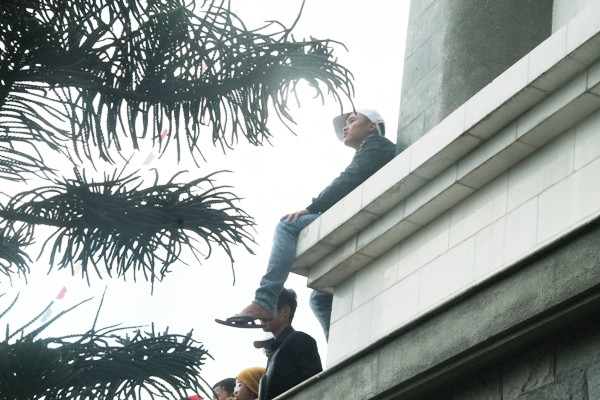 Biển người đội nắng xem rước kiệu Bà Thiên Hậu ở Bình Dương ảnh 6