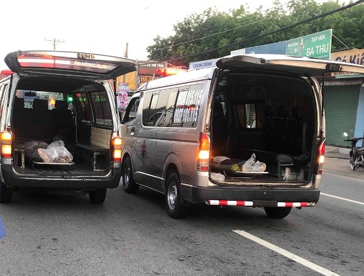 Lao vào dải phân cách, hai anh em đi xe phân khối lớn tử vong ảnh 2