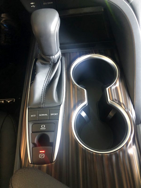 Toyota Camry 2019 xuất hiện ở Việt Nam, bản cũ khó bán? ảnh 9