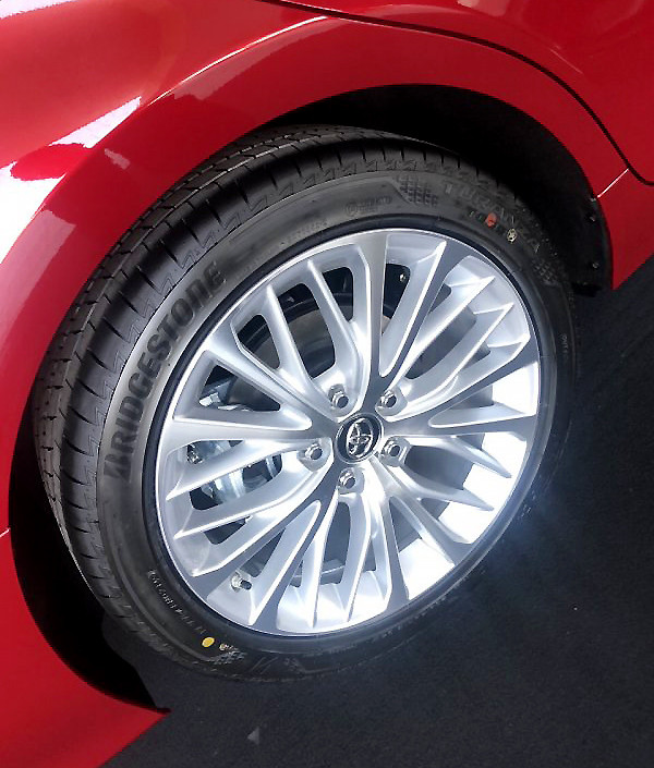 Toyota Camry 2019 xuất hiện ở Việt Nam, bản cũ khó bán? ảnh 3