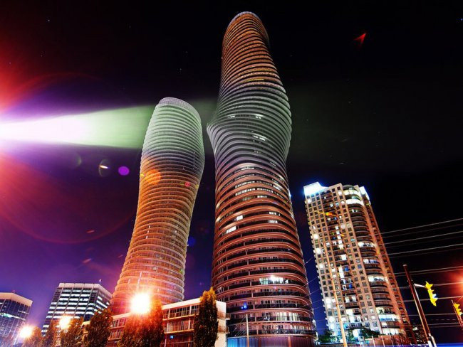 Absolute Towers rực rỡ trong đêm