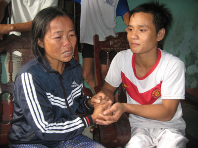 Cuộc hội ngộ giũa bà Mừng và ân nhân cứu mạng. Cuộc hội ngộ giũa bà Mừng và ân nhân cứu mạng