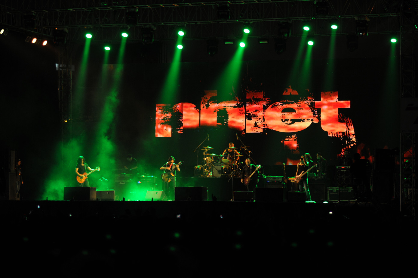 Theo Trần Lập, "Nhiệt là thể hiện tinh thần rock luôn rực cháy. Nhiệt là điều nung nấu tố chất đàn ông, bản lĩnh nghệ thuật và là sự lan tỏa tình yêu, niềm đam mê âm nhạc từ chúng tôi tới hàng ngàn khán giả" - .