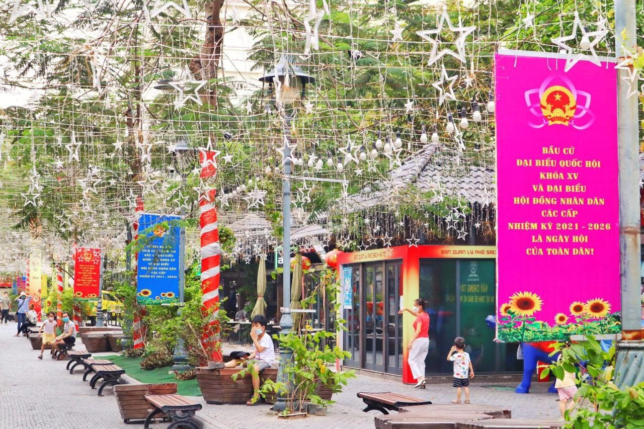 Phố Sách tại đường 19/12 thêm rực rỡ trong những ngày này