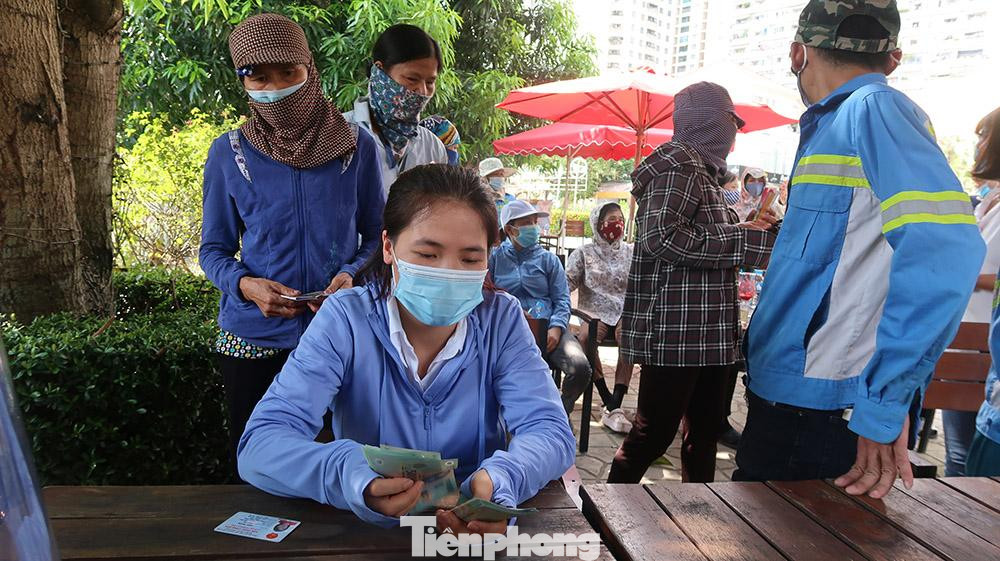 "Với khối lượng phát sinh lớn nhưng UBND quận Nam Từ Liêm chưa thực hiện thanh toán đã gây khó khăn cho Cty trong việc thanh toán lương cho công nhân", đại diện Cty CP Nam Hà Nội nói.