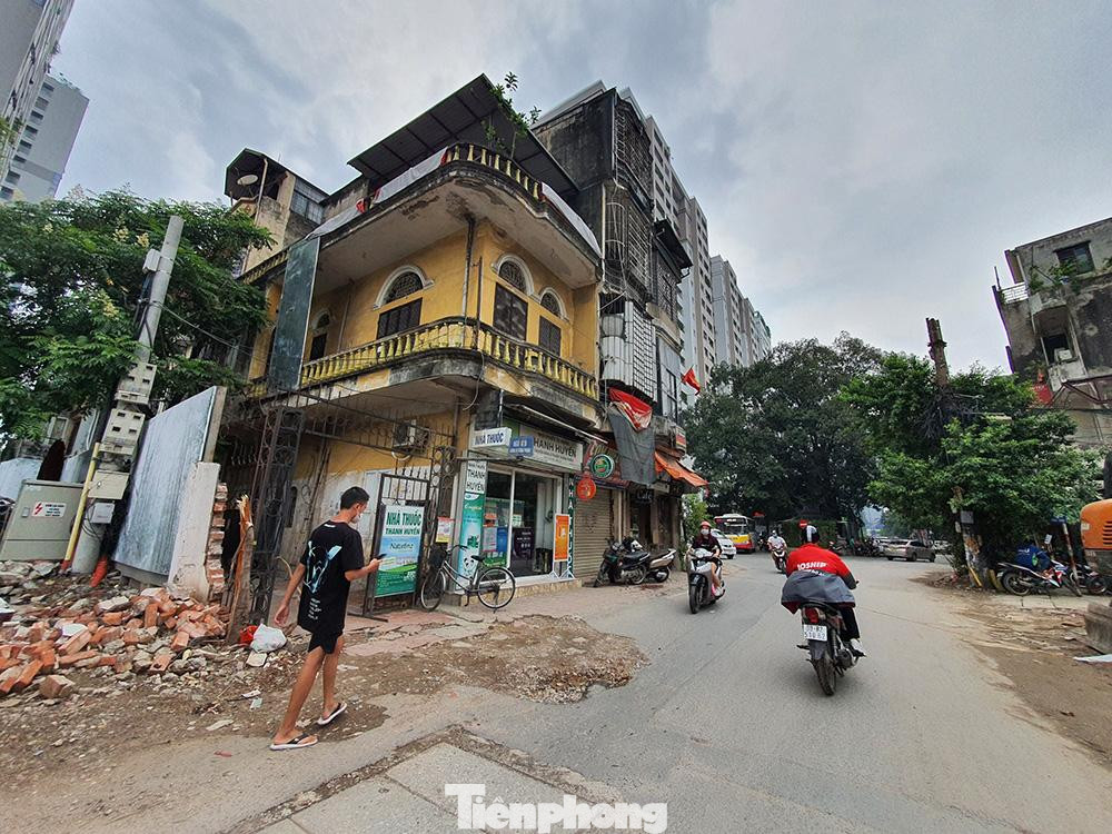 Đáng chú ý, đây là 3 hộ dân thuộc diện GPMB tại diện tích đất được UBND thành phố giao cho Cty CP Tu bổ di tích Trung ương - Vinaremon để thực hiện dự án Trung tâm thương mại, dịch vụ, văn phòng và nhà ở tại số 69 Vũ Trọng Phụng.