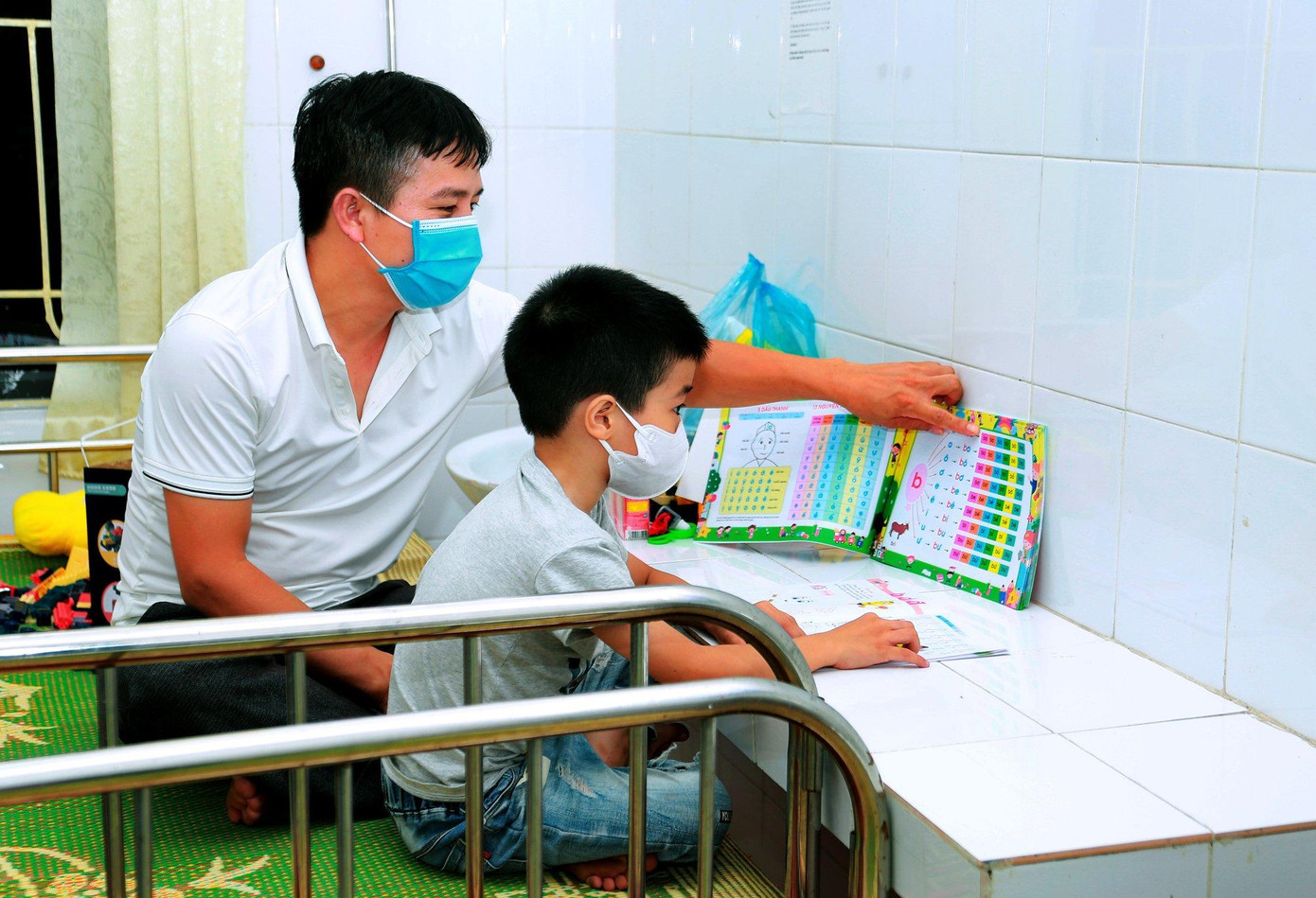 Trường THCS Hùng Vương có 48 học sinh, 6 giáo viên thực hiện quyết định cách ly y tế tập trung tại chỗ do có liên quan đến trường hợp F0.