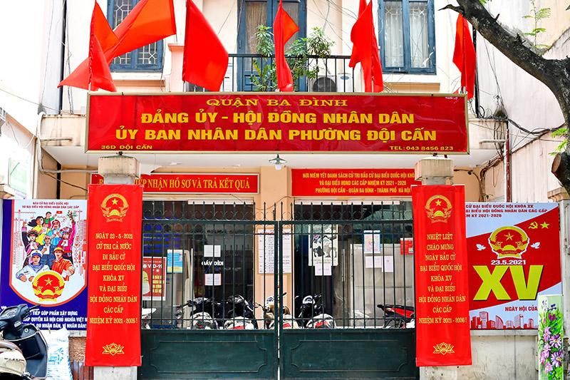 Trang trí phục vụ bầu cử tại UBND phường Đội Cấn