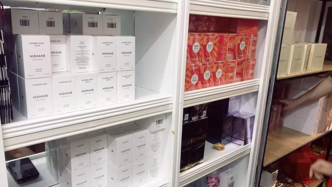 Nhiều thương hiệu nước hoa lớn bị thu giữ, chưa xuất trình được hóa đơn chứng từ