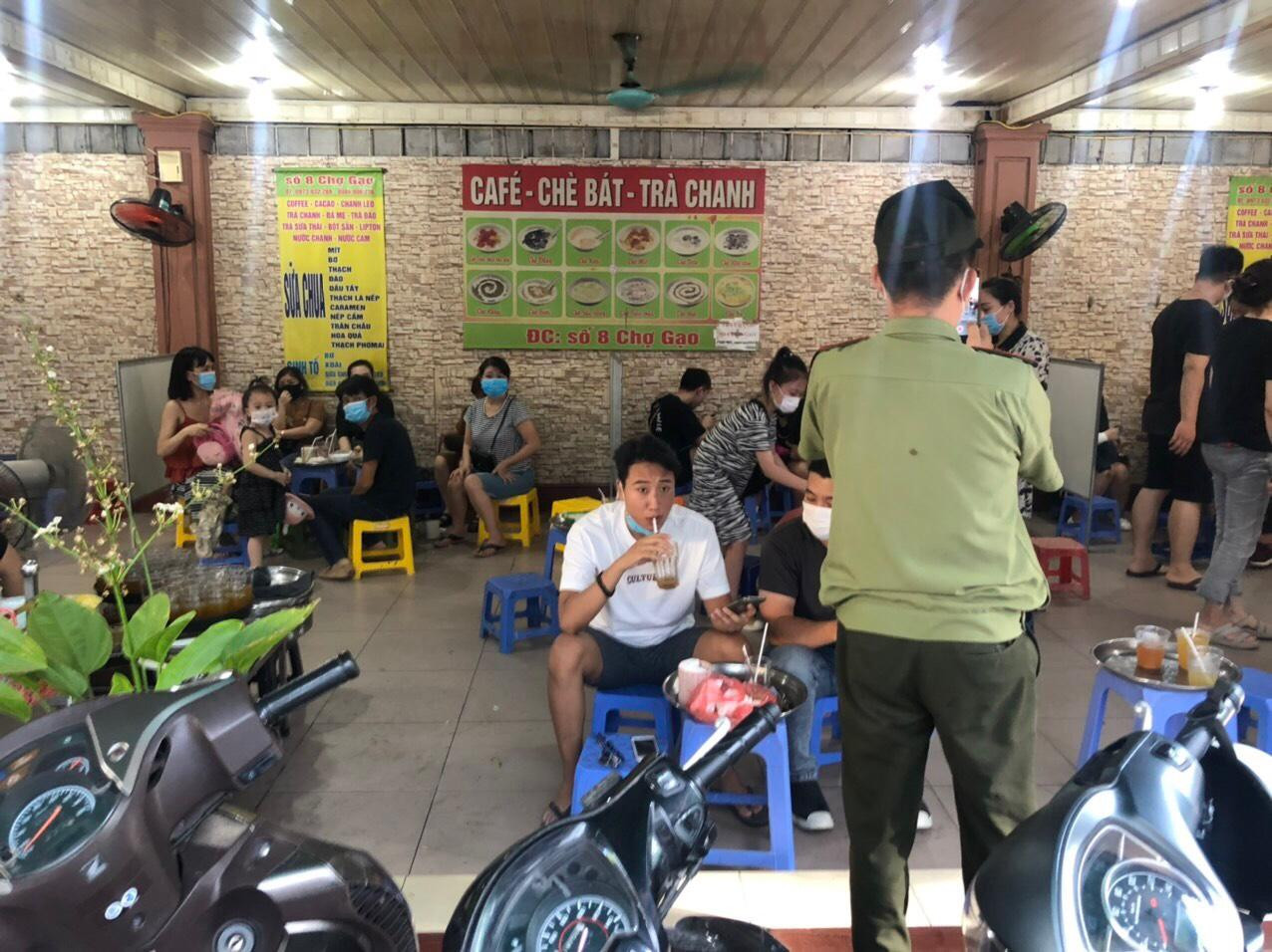 Cửa hàng cafe, trà chanh số 8 Chợ Gạo bị xử lý khi cho khách ngồi uống nước tại quán Cửa hàng cafe, trà chanh số 8 Chợ Gạo bị xử lý khi cho khách ngồi uống nước tại quán
