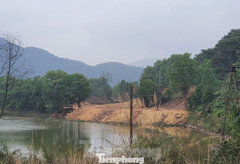 Khu lấn chiếm hồ Đồng Quan rộng cả ngàn mét vuông