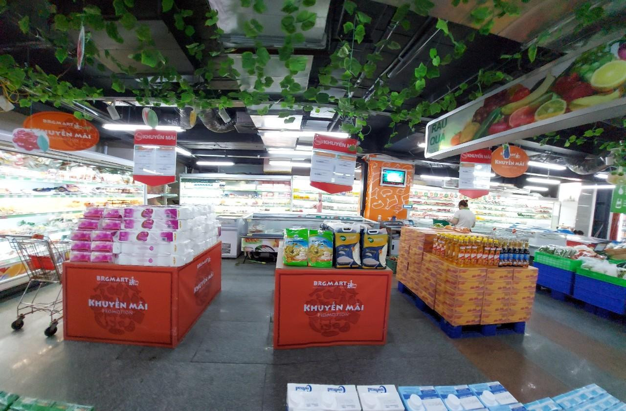 Nhiều mặt hàng vẫn giảm giá mạnh Nhiều mặt hàng vẫn giảm giá mạnh