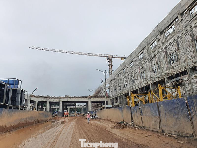 Nhà máy được giới thiệu "sử dụng công nghệ đốt rác châu Âu", công suất đốt 4.000 tấn rác mỗi ngày, thu được 75 MW điện mỗi giờ.