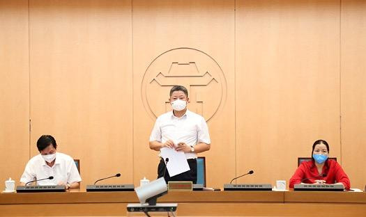 Phó Chủ tịch UBND thành phố Nguyễn Mạnh Quyền nhấn mạnh về tinh thần ưu tiên cho phòng, chống dịch Covid-19, phải bảo đảm sự an toàn cho người dân, cho xã hội.