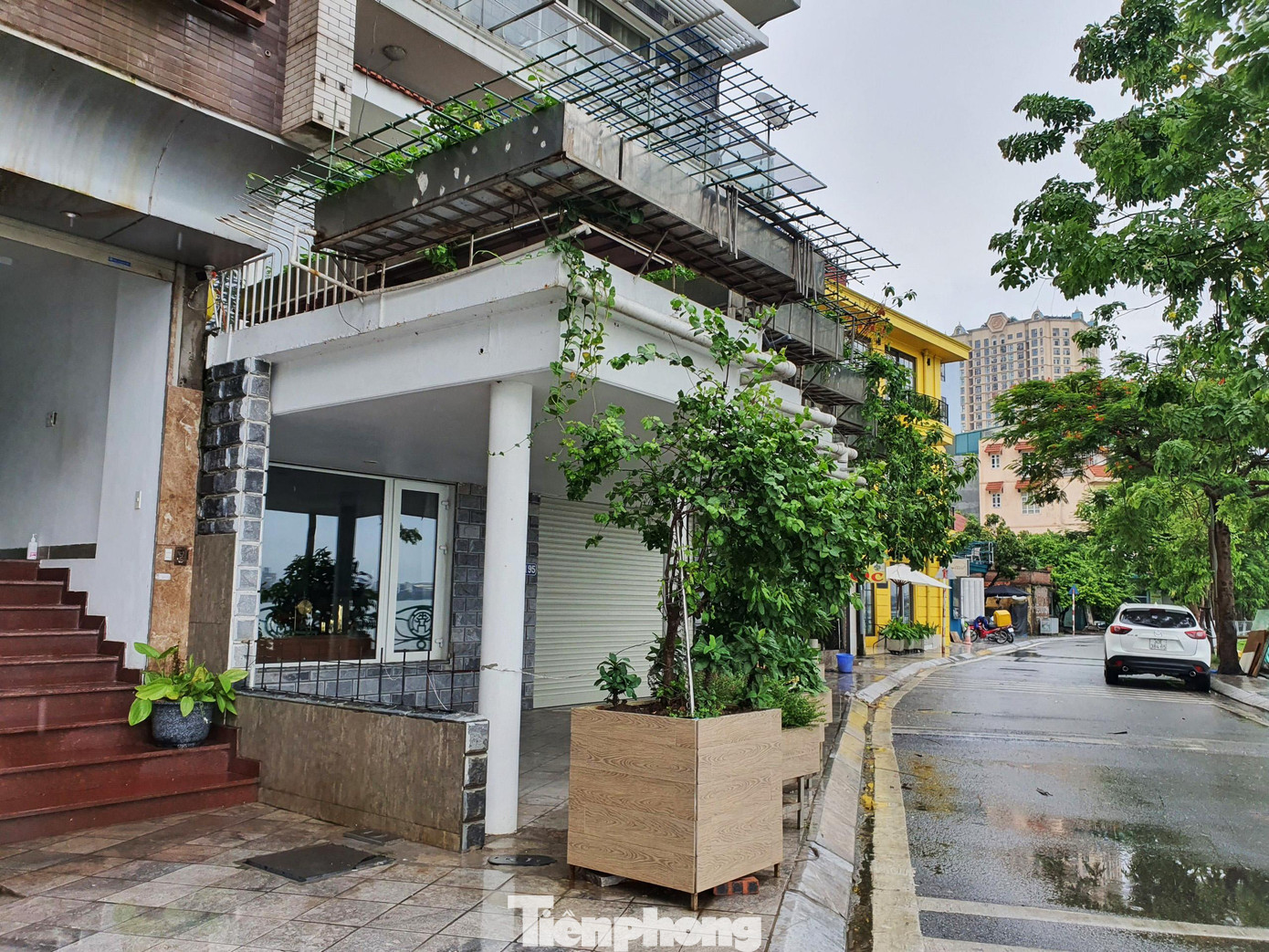 "Vì công trình đã lâu nên chúng tôi không nắm được phương án xử lý", đại diện phường Xuân La cho hay