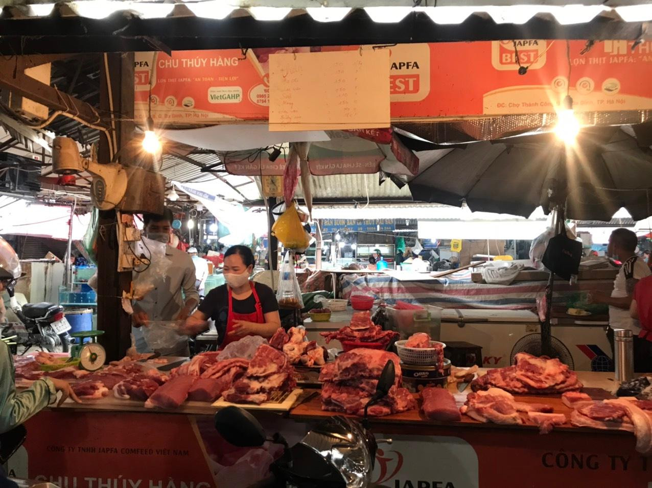 Hình ảnh sạp bán thịt tại chợ Thành Công, phường Thành Công, quận Ba Đình Hình ảnh sạp bán thịt tại chợ Thành Công, phường Thành Công, quận Ba Đình