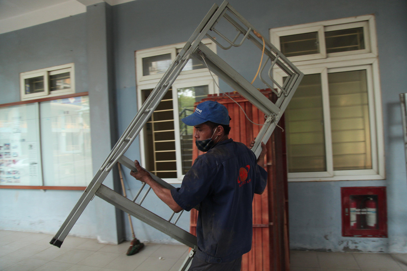 Khu vực nhà ở cho công nhân tại Trường Cao đẳng Công nghiệp và Thương mại tỉnh Vĩnh Phúc đã được bố trí lắp đặt giường tầng phục vụ cho các công nhân đăng ký.