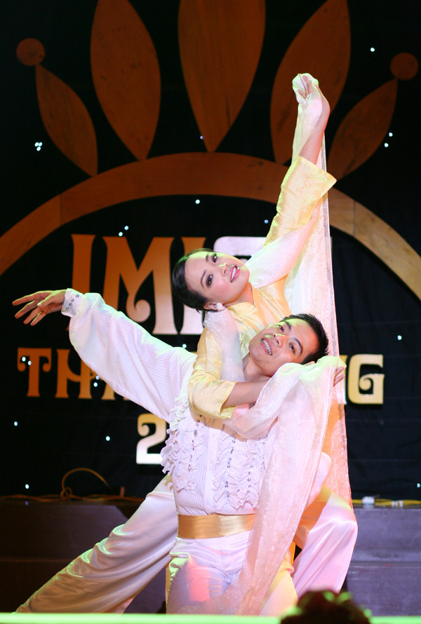 Trần Diệu Linh (ĐH Nông nghiệp) múa 