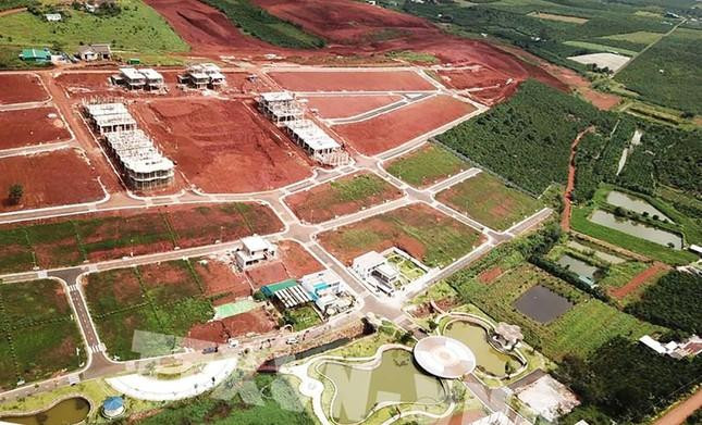 Sở Xây dựng tỉnh Lâm Đồng đề xuất, đối với các trường hợp tách thửa đất mà số lượng thửa đất sau khi tách vượt quá số lượng các thành viên trong một gia đình bắt buộc phải lập dự án đầu tư kinh doanh bất động sản. Sở Xây dựng tỉnh Lâm Đồng đề xuất, đối với các trường hợp tách thửa đất mà số lượng thửa đất sau khi tách vượt quá số lượng các thành viên trong một gia đình bắt buộc phải lập dự án đầu tư kinh doanh bất động sản.