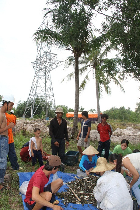 Người trên đảo ngọc Phú Qúy dân kỳ vọng đổi đời nhờ nguồn điện quốc gia. Người trên đảo ngọc Phú Qúy dân kỳ vọng đổi đời nhờ nguồn điện quốc gia