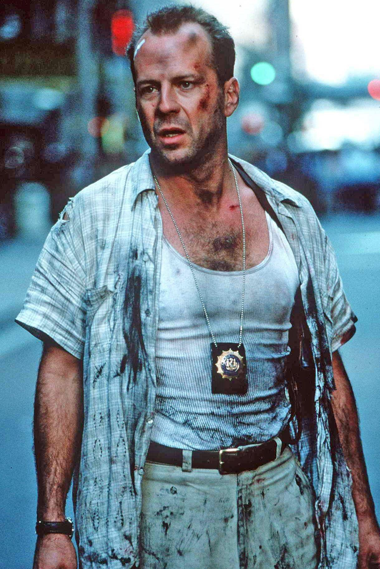 Bruce Willis nổi tiếng nhất với loạt phim "Die Hard". Bruce Willis nổi tiếng nhất với loạt phim "Die Hard".